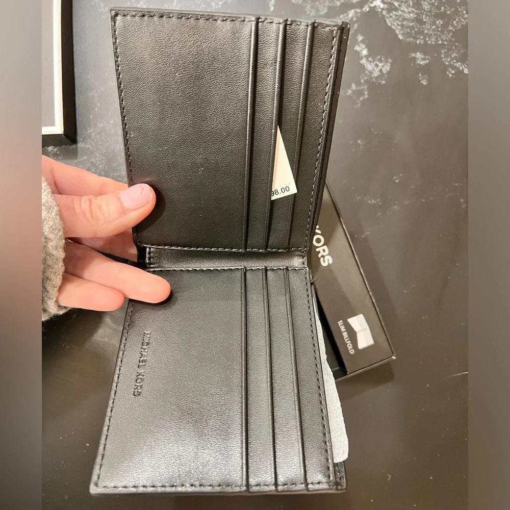 Michael Kors Billfold Wallet, Embossed logo, ⭐️⭐️New in Box!